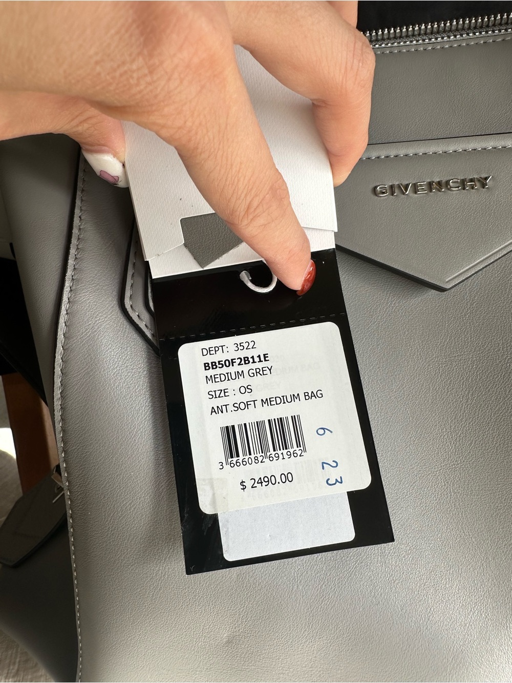 NEW Givenchy Antigona Leather Satchel Tote in Light Gray Leather - Picture 3 of 15